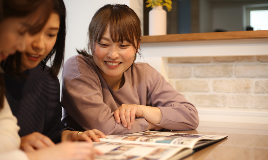 K12 alumni going through their yearbook to collect documentation of their school experience